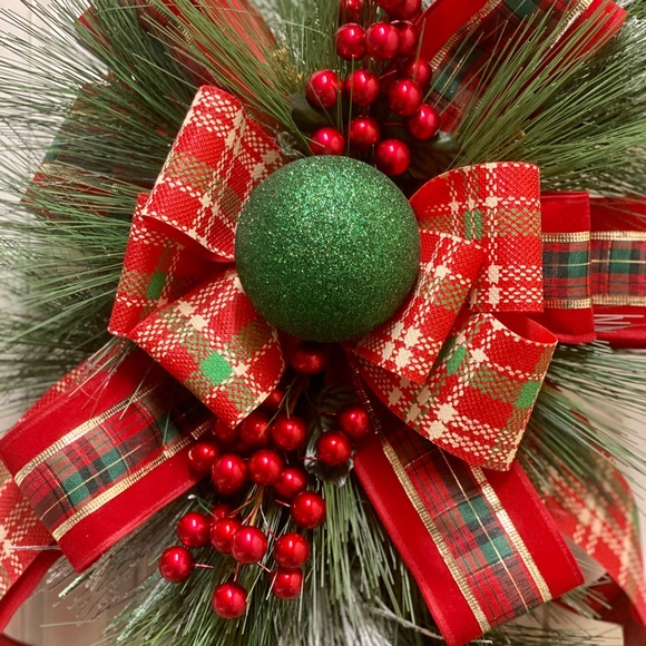 18’ Red, Green & White Christmas Wreath - Picture 3 of 5
